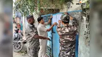 चिटफंड के नाम पर 50 लाख की कथित ठगी, तीन आरोपियों के घर चिपकाया
 गया इश्तिहार