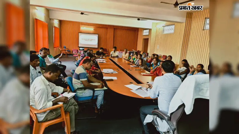मतदाता सूची विशेष गहन पुनरीक्षण को लेकर बीएलओ और पर्यवेक्षकों को प्रशिक्षण