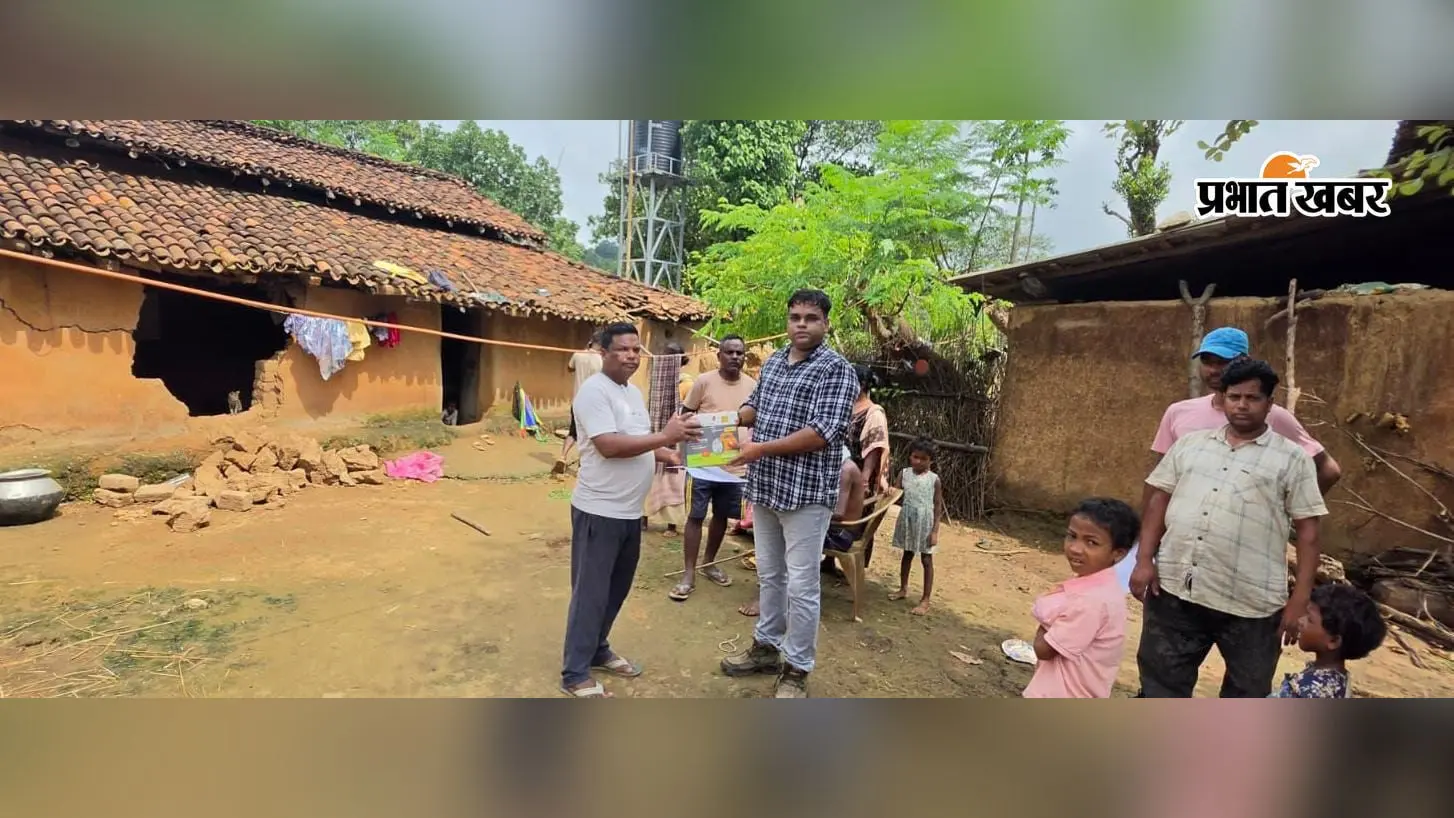 गुमला में गजराज का आतंक: हाथियों ने चार घरों को किया ध्वस्त, दंपती घायल
