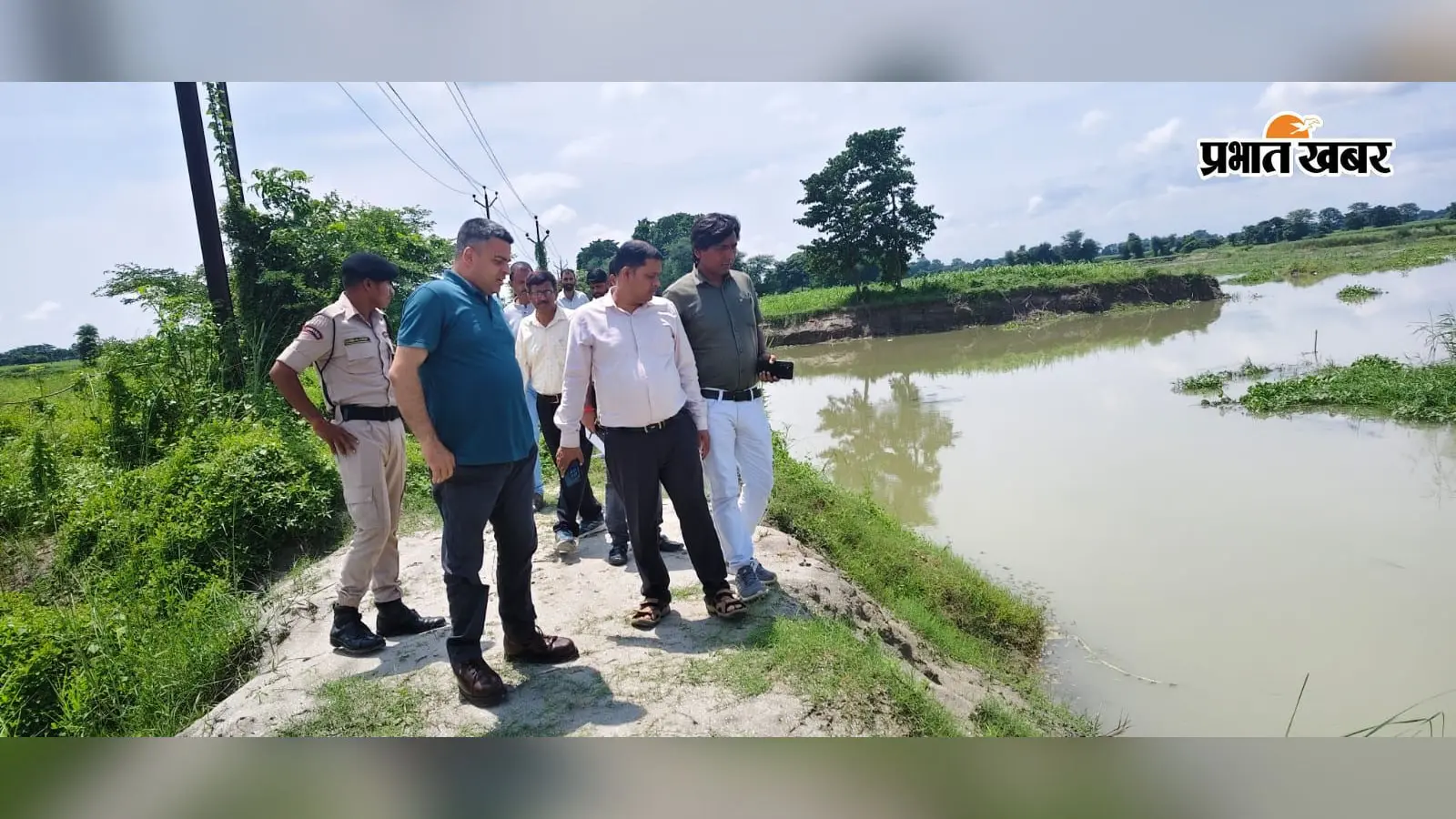 मधेपुरा के मुरलीगंज में बलुआ पुल के पास बढ़ा कोसी कटाव, DM ने मौके पर पहुंचकर एनएचएआई को दिए सुरक्षा कार्य के निर्देश