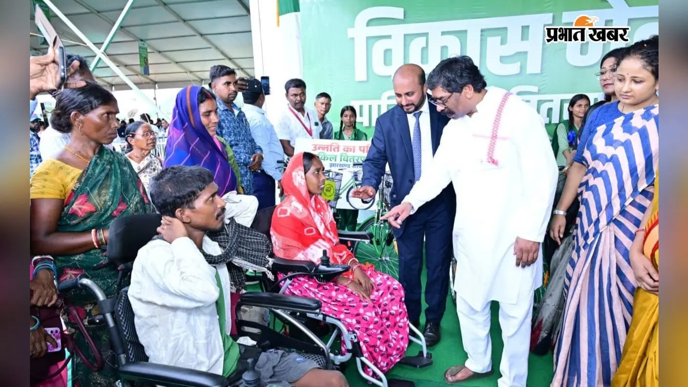मुख्यमंत्री ने बांटी पांच करोड़ रुपये की परिसंपत्तियां, लाभुकों के चेहरे खिले