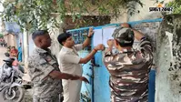 50 लाख की ठगी मामले में कोडरमा पुलिस की कार्रवाई, फरार आरोपियों के घर पर चिपकाया इश्तेहार