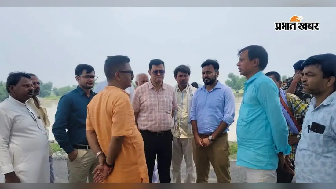 दरभंगा: नदी में समा रहे किसानों के खेत, विधायक ने लिया कटाव प्रभावित क्षेत्रों का जायजा