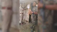 सीतामढ़ी के नानपुर में फरार 6 अभियुक्तों के घर पुलिस ने चस्पा किया इश्तिहार