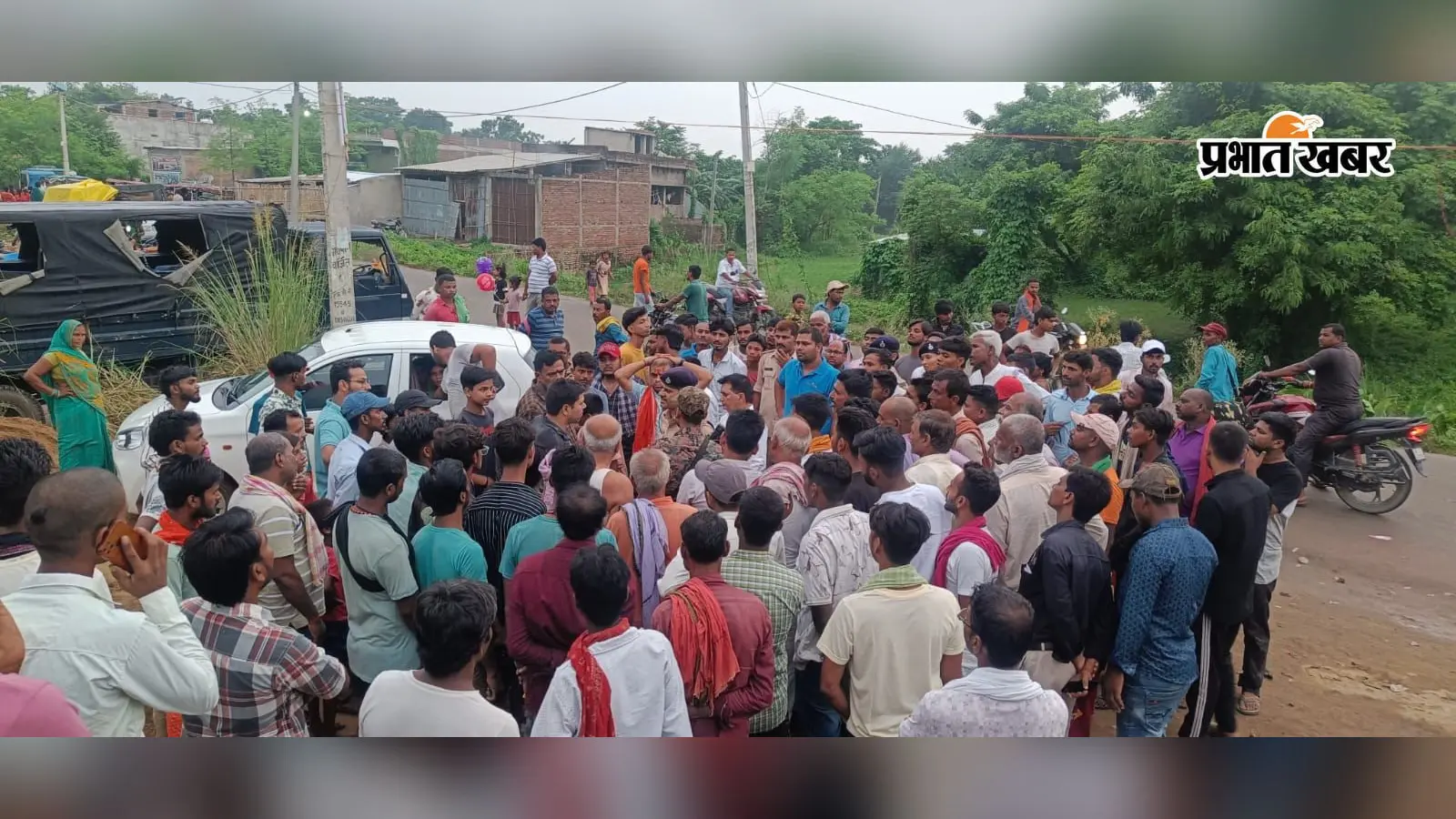 सावन में श्रद्धालुओं की भीड़ के बीच बाबा फुलेश्वर नाथ मंदिर की जमीन पर कब्जे का आरोप, प्रशासन ने शुरू की जांच
