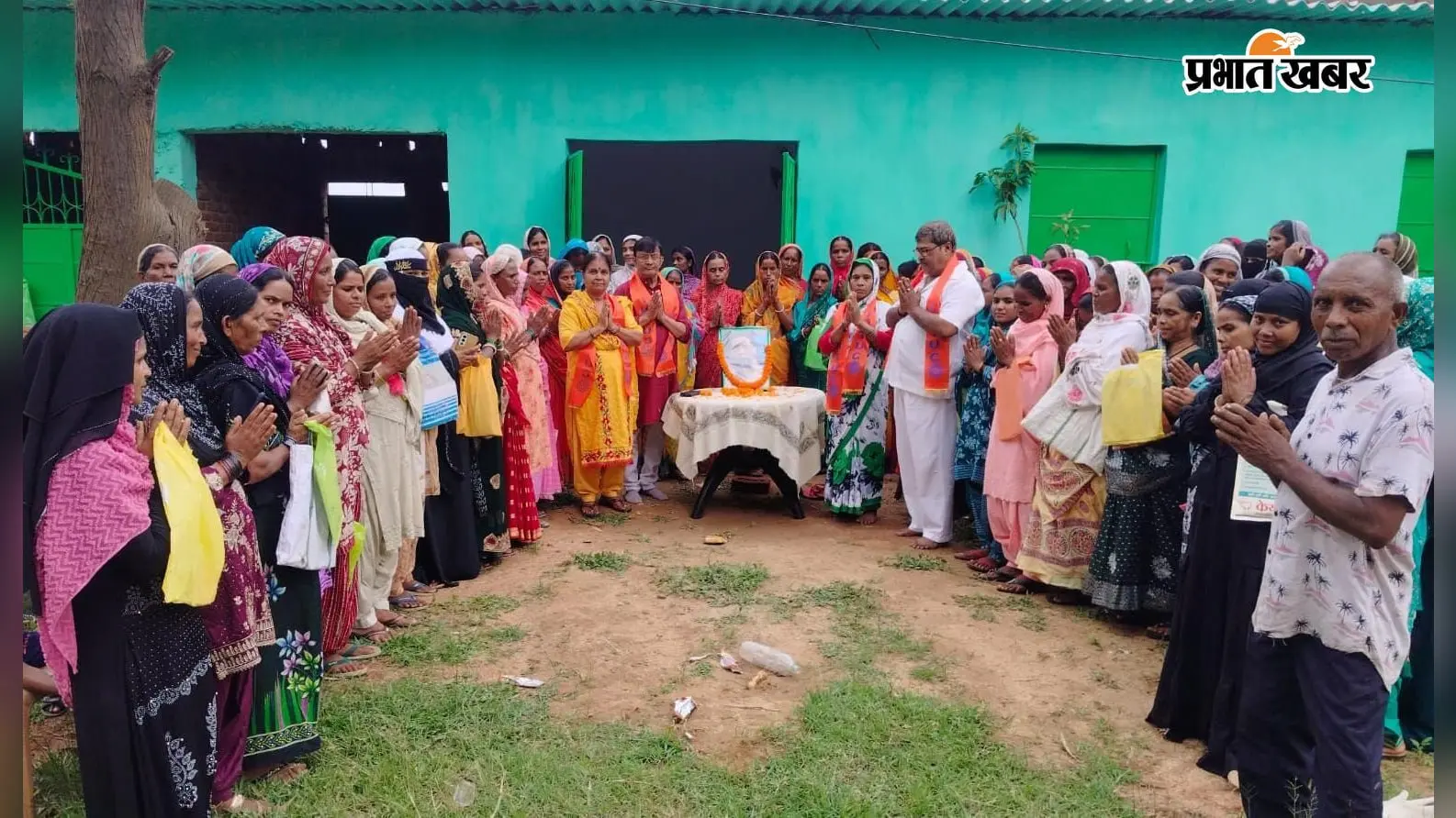 शिबू सोरेन की पुण्यतिथि पर इंटक और महिला कांग्रेस ने किया पौधरोपण