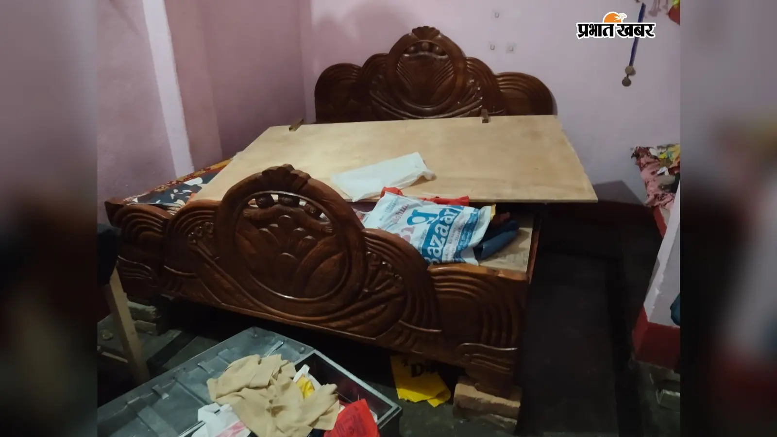 दो घरों से लाखों के आभूषण और नगदी की चोरी, जांच में जुटी डॉग स्क्वायड