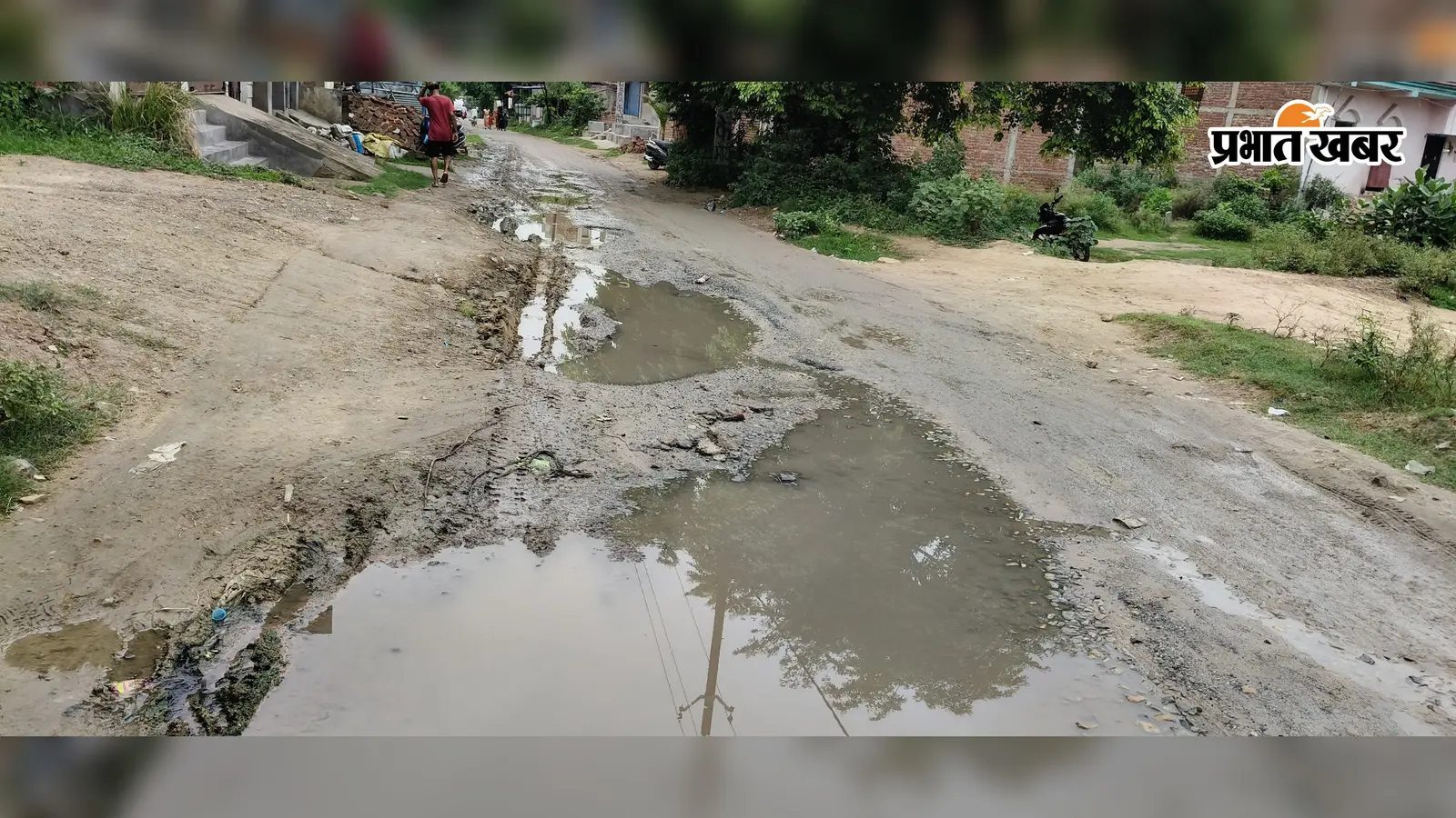 सासाराम के कादिरगंज-ताराचंडी रोड पर जानलेवा गड्ढे, हादसे का बढ़ा खतरा, मरम्मत की मांग तेज