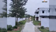 गया के गुरुआ पावर ग्रिड परिसर में बारिश के बाद जलजमाव, कर्मचारियों और लोगों का आवागमन हुआ प्रभावित