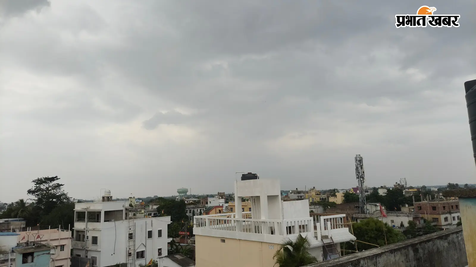बादलों के बीच बढ़ी उमस भरी गर्मी, शाम होते ही बारिश के 60% आसार; जानें पूरे हफ्ते का मौसम