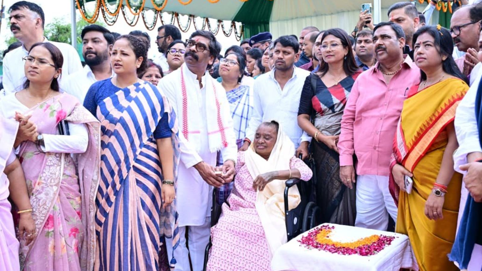 पहली पुण्यतिथि पर हजारों लोगों ने नम आंखों से गुरुजी को दी श्रद्धांजलि
