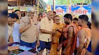 श्रद्धा के साथ सेवा का संकल्प, कांवरियों की प्यास बुझा रही गन्ने की मिठास