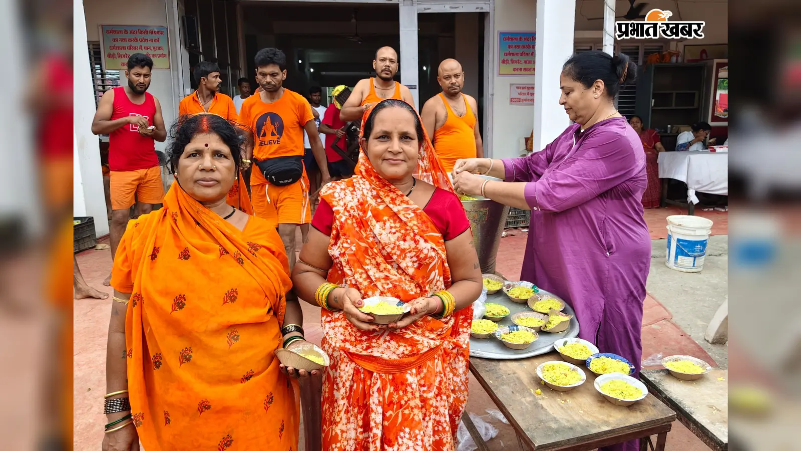 छत्तीसगढ़ की महिला श्रद्धालुओं ने कांवरियों को कराया नि:शुल्क जलपान