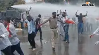 VIDEO : पटना में NSUI का प्रदर्शन, वाटर कैनन पर करने लगे डांस