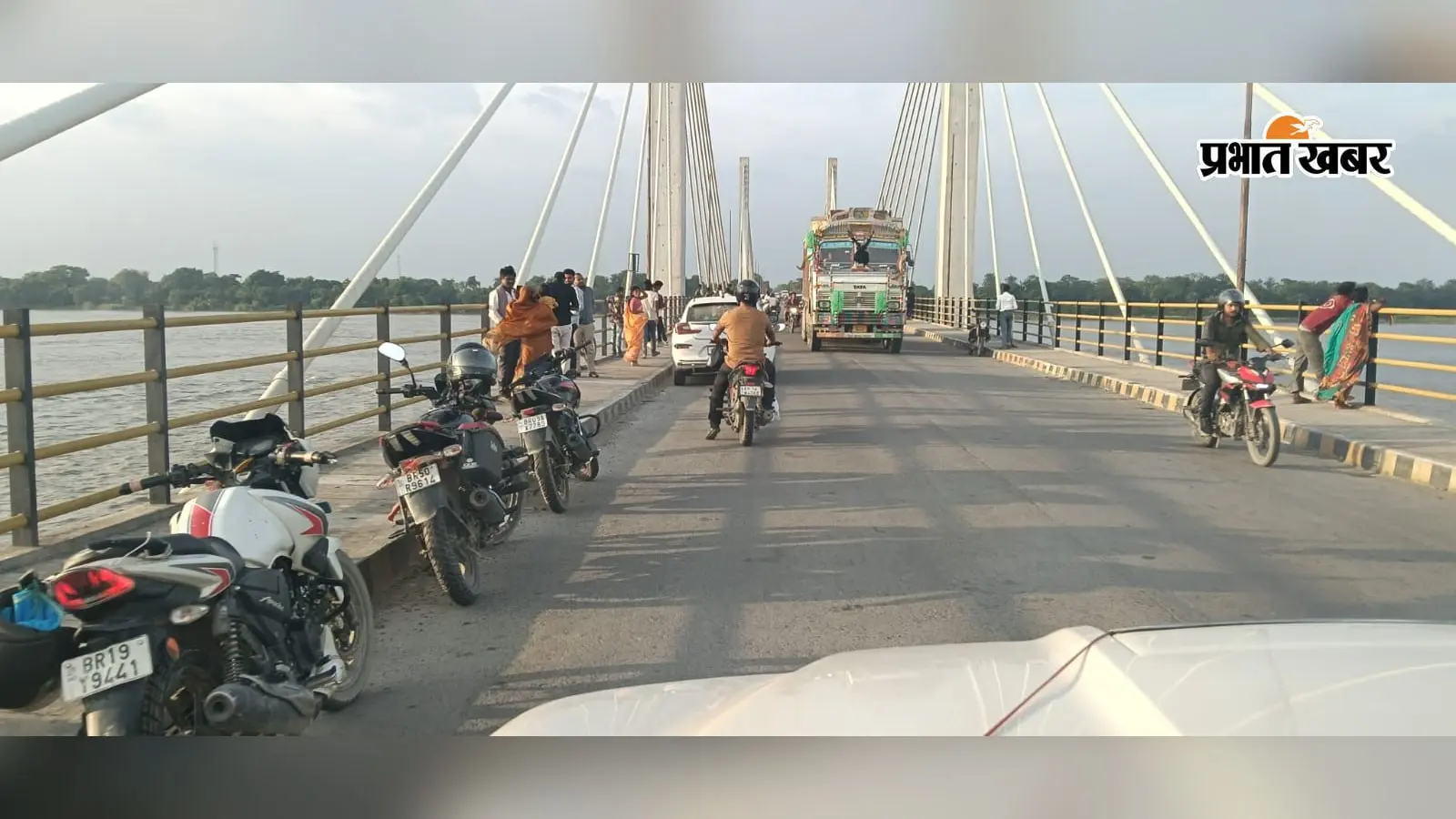 रील के जुनून में जान से खिलवाड़, बीपी मंडल पुल बनता जा रहा ''डेथ स्पॉट''