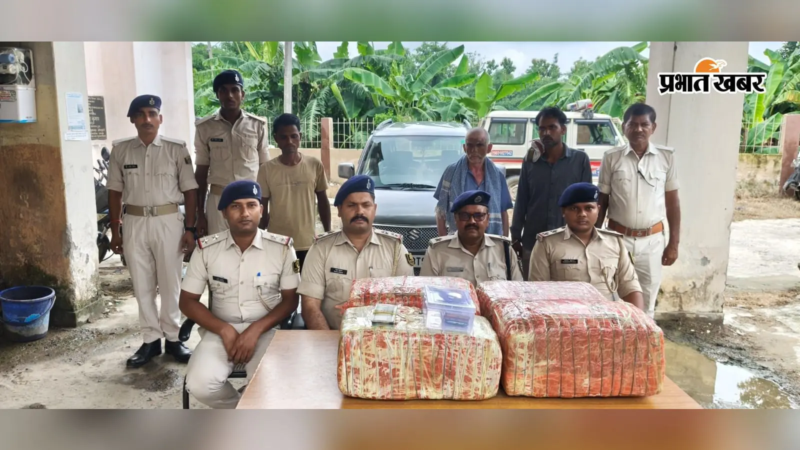 54 किलो गांजा के साथ तीन तस्कर गिरफ्तार, वैगनआर कार और नकदी भी जब्त