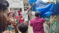 महुआ पुलिस ने देशी शराब लदी पिकअप वैन जब्त की, भाग निकला चालक और धंधेबाज