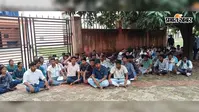 स्नातक सीटों में भारी कटौती के विरोध में KKM कॉलेज में तालाबंदी