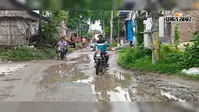 सारण के परसा में बारिश से मुख्य सड़क पर जलजमाव, जर्जर सड़क बनी हादसों की वजह; ग्रामीणों ने दी आंदोलन की चेतावनी