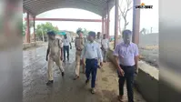 चार फीट पानी, जान जोखिम में डालकर ट्रैक पार कर लोग,पंजवारा रेलवे अंडरपास का एसडीएम ने किया निरीक्षण, रेल मंत्रालय को भेजा जाएगा प्रस्ताव