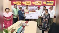 पंजाब नेशनल बैंक ने खाताधारी के आश्रित को सौंपा 1 करोड़ रुपए का चेक, जानें पूरा मामला
