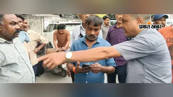 कोर्ट रोड में बस-स्कूटी में टक्कर, लोगों ने काटा बवाल