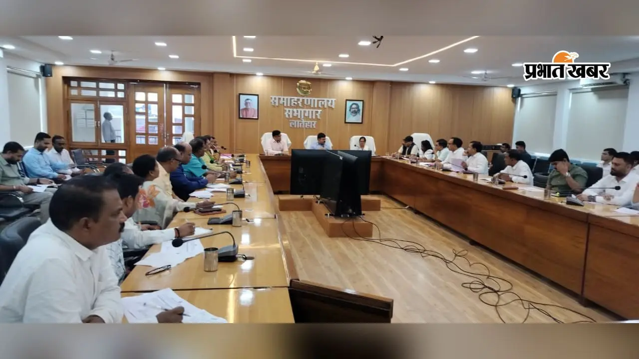 आदिवासी महोत्सव की तैयारियों को लेकर डीसी ने अधिकारियों को दिये निर्देश