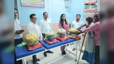 गोपालगंज के फुलवरिया में अधिकारियों ने चार टीबी मरीजों को लिया गोद, निक्षय मित्र बनकर दिया फूड बास्केट