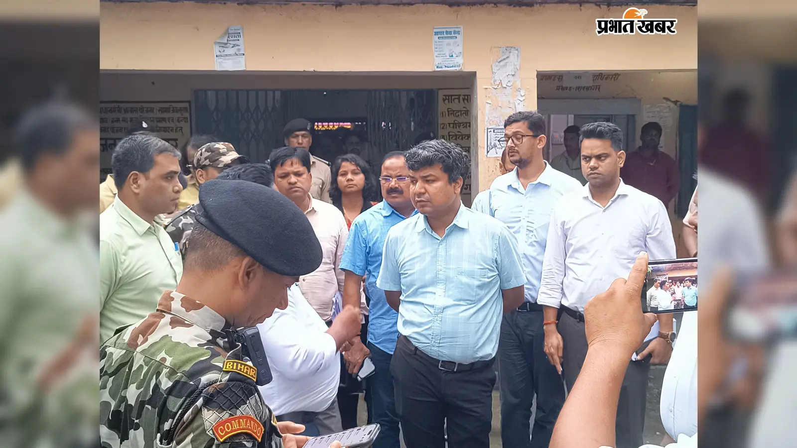 रोहतास: शिवसागर प्रखंड कार्यालय पहुंचे DM, योजनाओं की समीक्षा कर अधिकारियों को दिए सख्त निर्देश