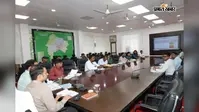 लंबित आवास योजनाओं को समय पर पूरा करेंः उपायुक्त