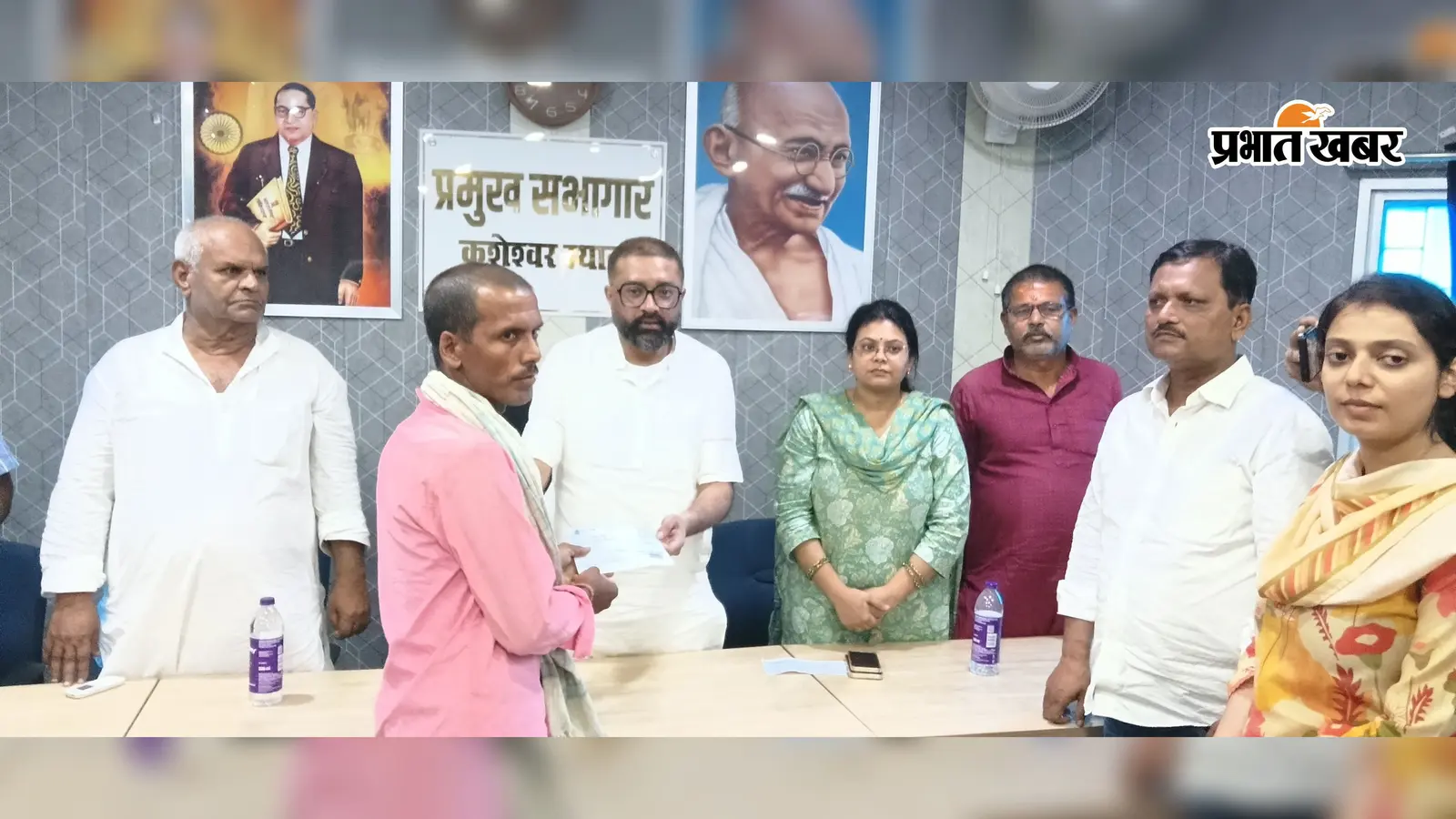 डूबने से जान गंवाने वाले चार लोगों के आश्रितों को चार-चार लाख रुपये की सहायता