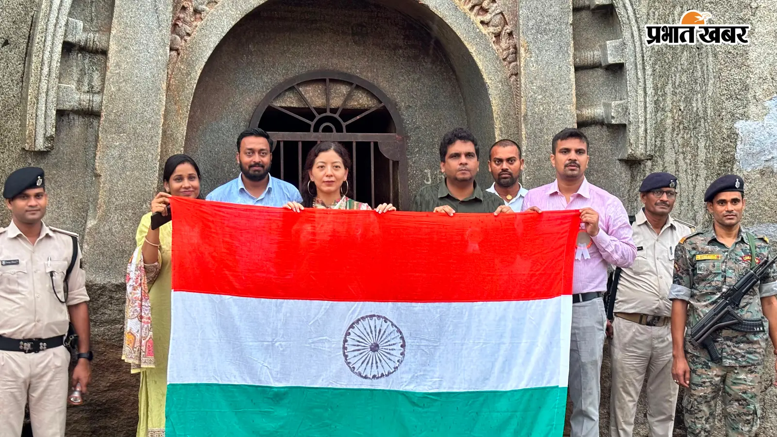 बराबर गुफाओं से ‘हर घर तिरंगा’ अभियान का शुभारंभ, डीएम ने जनभागीदारी की अपील की