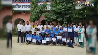 मटिहानी के विभिन्न संकुलों में मंडे मेगा क्विज प्रतियोगिता आयोजित, मेधावी विद्यार्थियों को किया गया सम्मानित