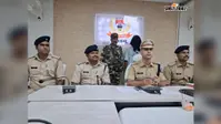 मेदिनीनगर में विशेष अभियान: तीन विभिन्न मामलों में चार आरोपी गिरफ्तार, हथियार और बाइक बरामद