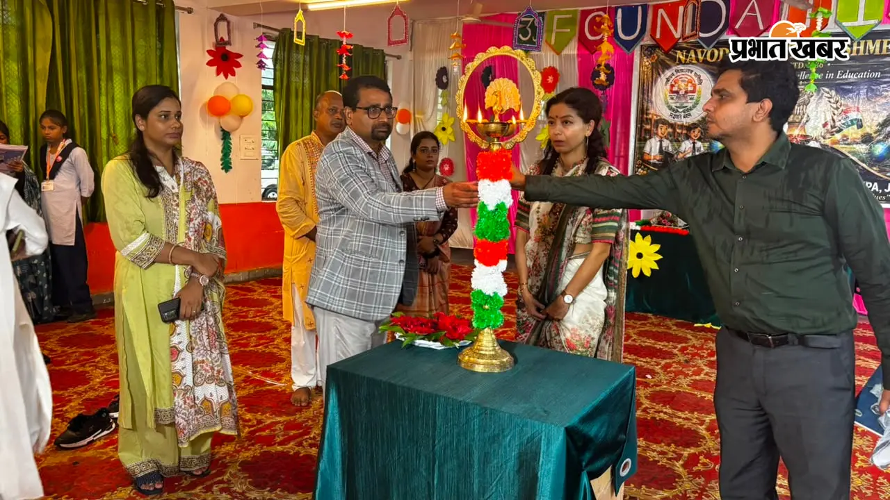 नवोदय विद्यालय समिति के स्थापना दिवस पर डीएम ने किया मेधावियों का सम्मान, कहा- बड़े सपने देखें व लक्ष्य तय करें