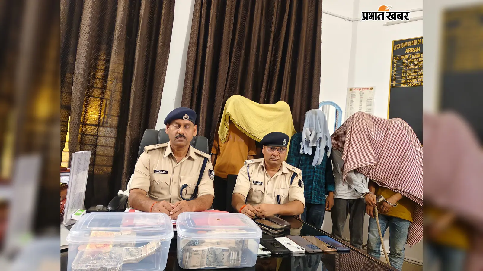 आरा: रिटायर बैंक कर्मी के घर लाखों की चोरी का खुलासा, 5 गिरफ्तार; सोना-चांदी के जेवर और ₹5.24 लाख बरामद