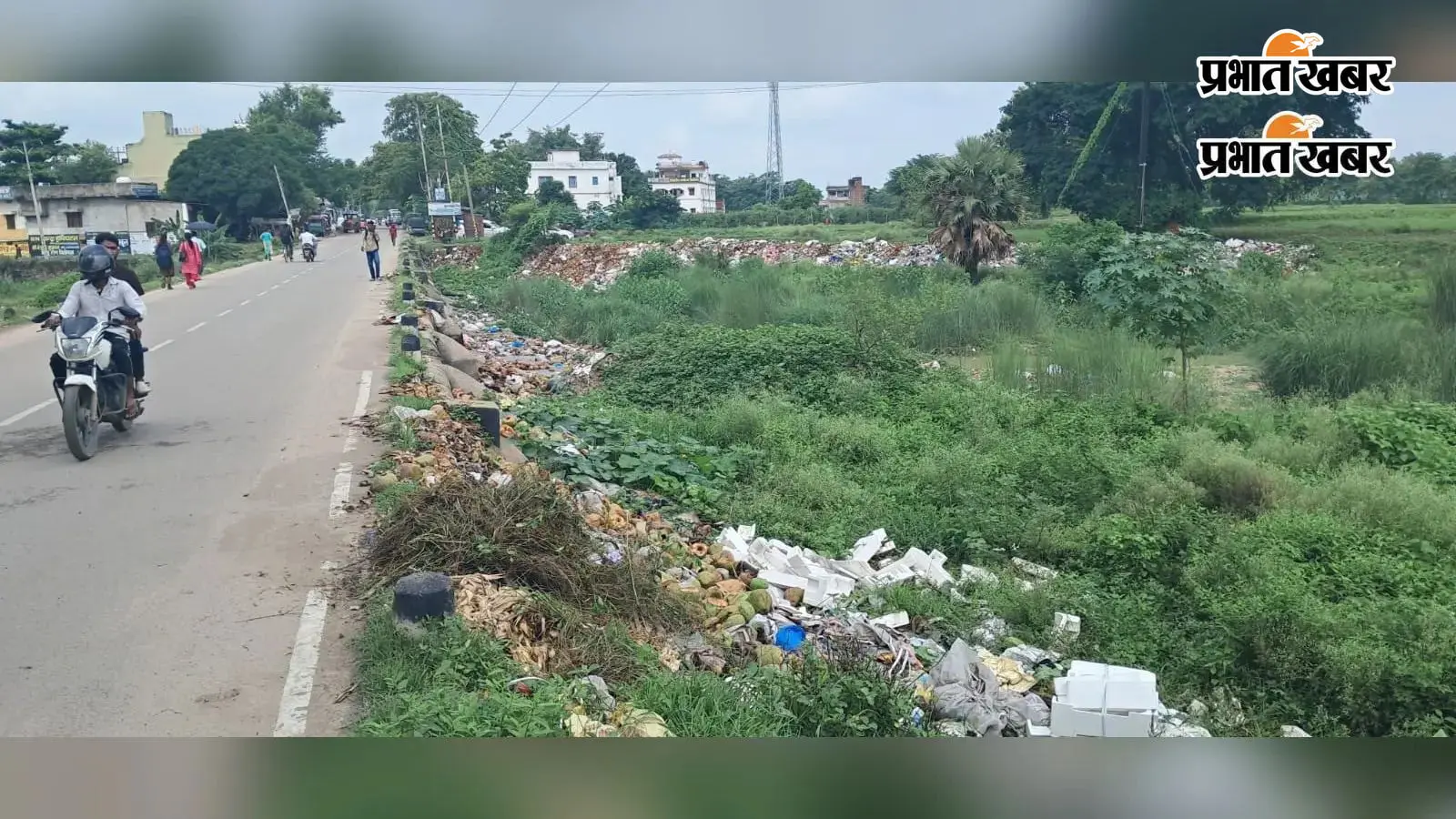 बतरे नदी में खुलेआम डाला जा रहा कूड़ा, दुर्गंध से परेशान लोग, अस्तित्व पर मंडराया संकट