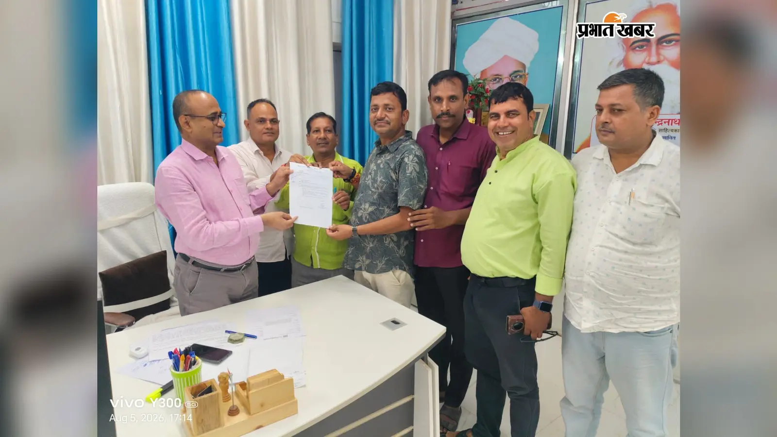 सासाराम में शिक्षकों की लंबित मांगों को लेकर डीईओ को सौंपा ज्ञापन, समस्याओं के जल्द समाधान का मिला आश्वासन