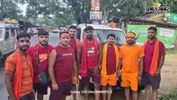 धावाटांड़ से बाबाधाम के लिए रवाना हुई शिवभक्तों की टोली, 'बोल बम' के जयकारों से गूंजा इलाका