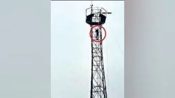 दो बार 50 फीट ऊंचे टावर पर चढ़ गया सिपाही, जानिए आखिर क्या थी इसकी वजह
