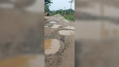 मूसलाधार बारिश ने खोली गिद्धौर-जमुई बाईपास की पोल, पानी भरे गड्ढों से बढ़ा हादसे का खतरा