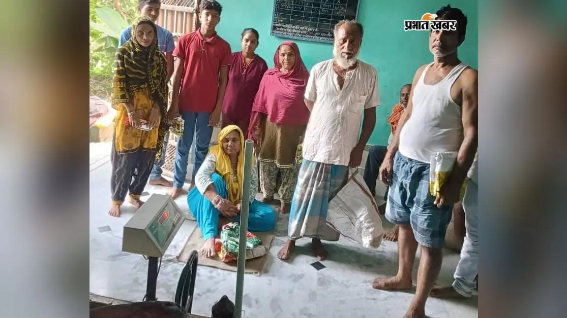 सारण में ई-पॉस सर्वर ठप, राशन लेने पहुंचे लोग खाली हाथ लौटे, घंटों इंतजार के बाद भी नहीं मिला राशन