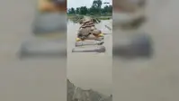पानी के तेज बहाव में बहा नप का डायवर्सन, बाजार का एकमात्र रास्ता टूटा, स्कूली बच्चों समेत ग्रामीणों की बढ़ी परेशानी