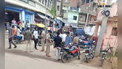 केंद्रीय पुस्तकालय के समीप यातायात पुलिस का सघन जांच अभियान, बिना हेलमेट और सीट बेल्ट चालकों का काटा चालान