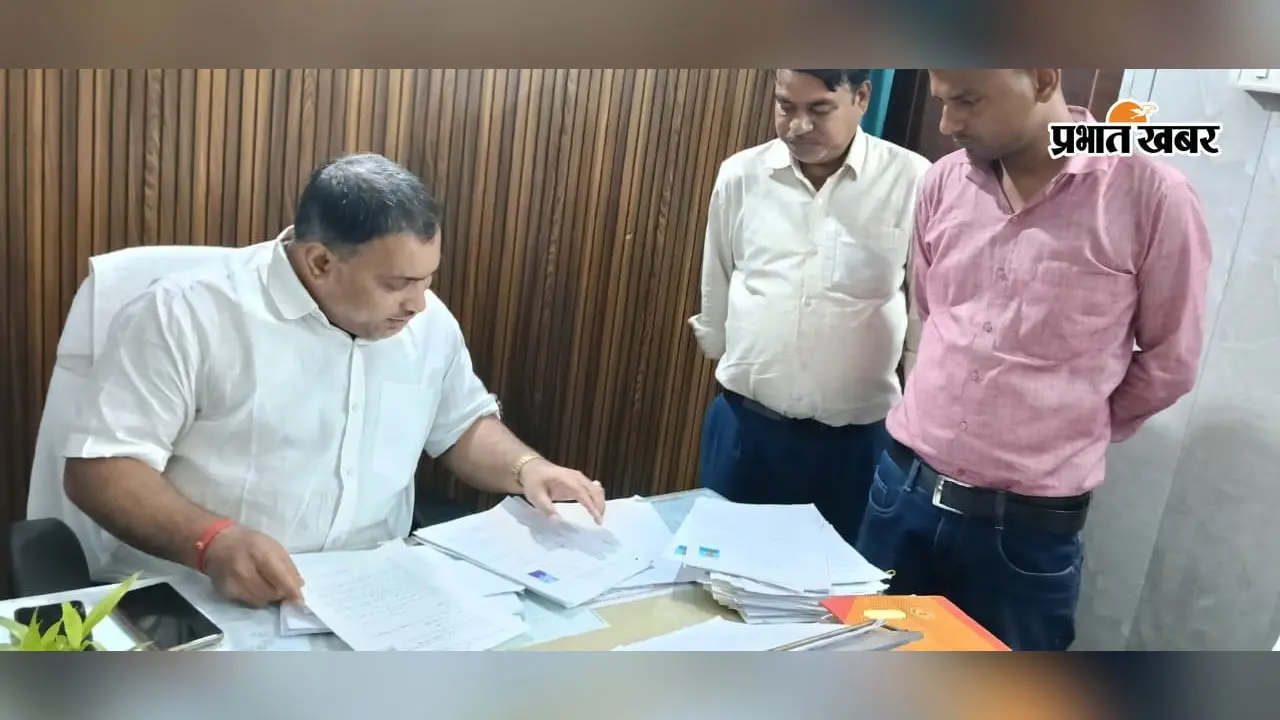 कैमूर में ऑनलाइन रजिस्ट्री की जानकारी के अभाव में थमी जमीन-मकान की खरीद-बिक्री, निबंधन कार्यालय में बढ़ी परेशानी