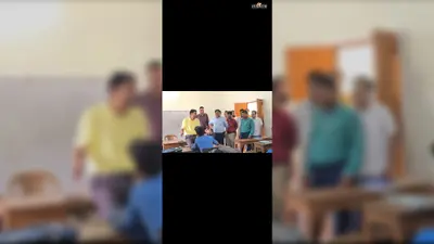 कटिहार के सरकारी स्कूल में DM ने पकड़ी कमियां, शिक्षकों को लगाई फटकार और छात्रों को खुद पढ़ाया
