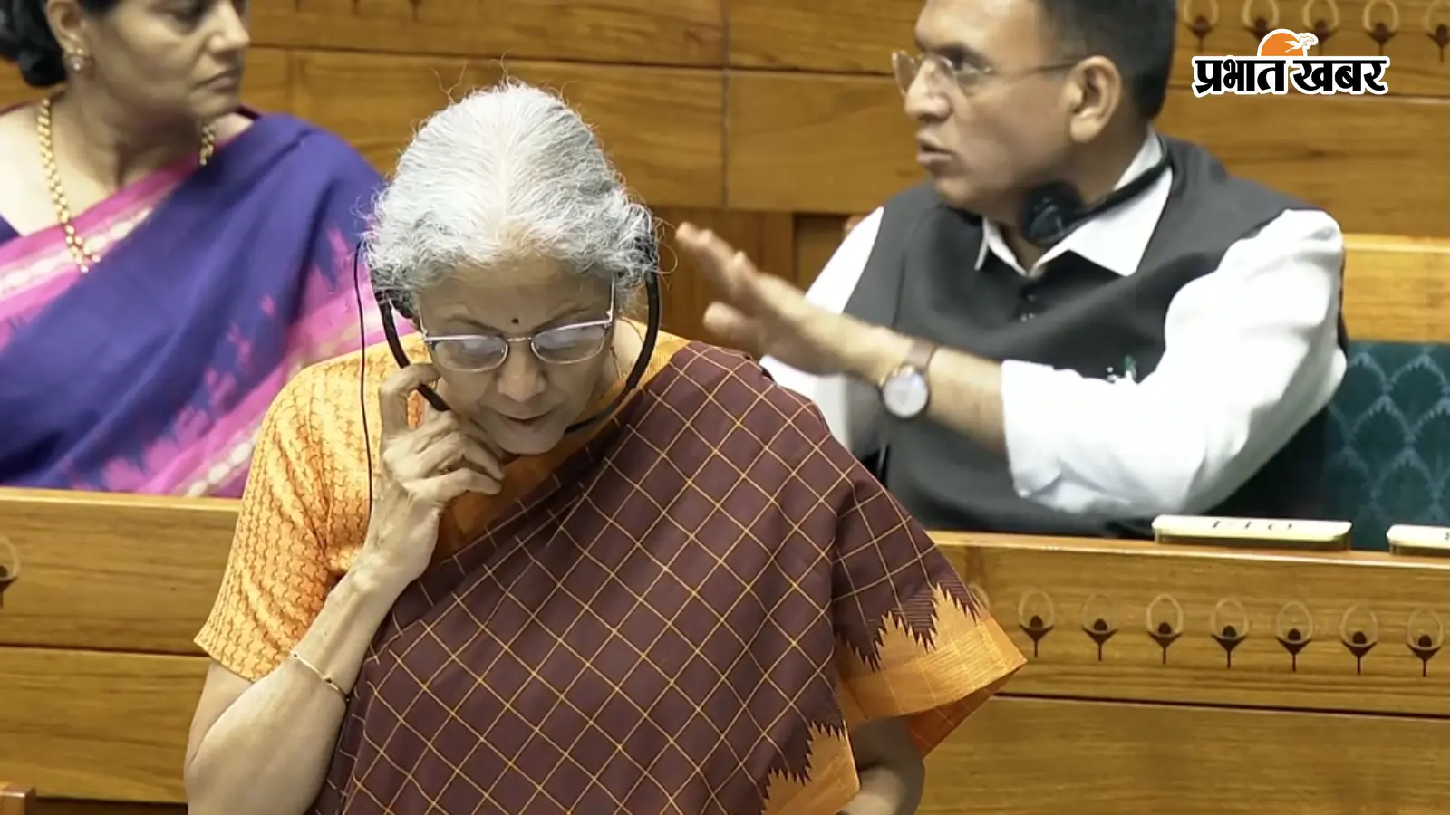 लोकसभा में बिना बहस पास हुआ टैक्स संशोधन बिल, विदेशी निवेश से लेकर इलेक्ट्रॉनिक्स सेक्टर तक होंगे बदलाव