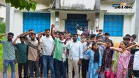 स्नातक सीटें 5,570 से घटाकर 2,820 करने का विरोध, एसपी कॉलेज में छात्रों की अनिश्चितकालीन तालाबंदी शुरू