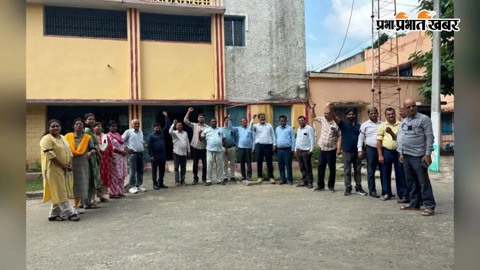 उच्च शिक्षा विधेयक के विरोध में बरौनी के एपीएसएम कॉलेज में दूसरे दिन भी जारी रहा काला बिल्ला आंदोलन