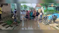जलजमाव से परेशान ग्रामीणों ने सड़क जाम कर किया प्रदर्शन, स्थायी समाधान की मांग